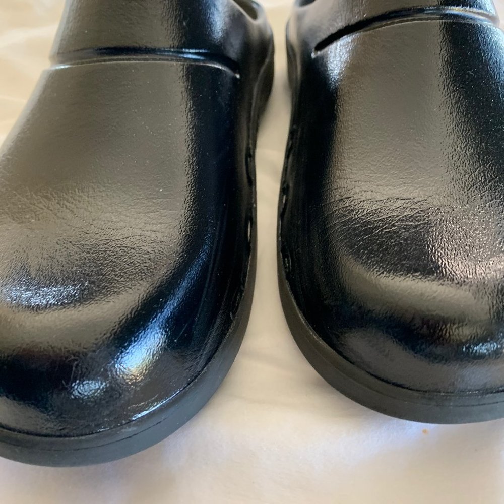 Like NEW Oofos Luxe Clog - Black - Size 11W/9M